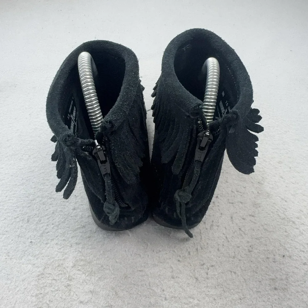 Minnetonka Boots Womens Size 7.5 Black Suede Fringe Ankle Booties Zip 289